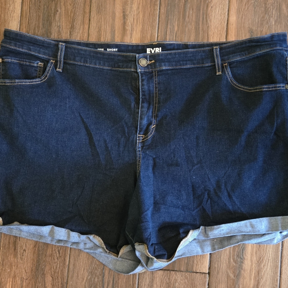 EVRI Women's Blue Denim Shorts Size 28W